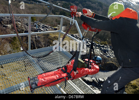 Mondo Zip, Penrhyn Quarry, Bethesda, Bangor, Gwynedd, il Galles del Nord il più veloce del filo zip nel mondo Foto Stock