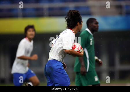 Giovanni Toyoda (JPN), 10 agosto 2008 - Calcio : Giovanni Toyoda del Giappone porta la palla dopo aver segnato il loro primo obiettivo durante le Olimpiadi di Pechino 2008 Giochi Olimpici Estivi uomini Preliminariy Gruppo B tra la Nigeria 2-1 Giappone a Tianjin Olympic Center Stadium, Tianjin, Cina. (Foto di YUTAKA/AFLO SPORT) Foto Stock