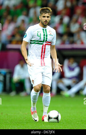 Il Portogallo Miguel Veloso svolge durante un Euro 2012 trimestre partita finale tra la Repubblica ceca e Portogallo a Varsavia, Portogallo, 21 giugno 2012. Foto: Revierfoto Foto Stock
