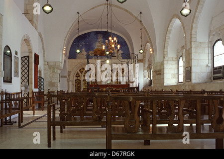 Interno di Yochanan ben Zakai sinagoga nel 'Quattro sefarditi sinagoghe' complesso situato nel quartiere ebraico della città vecchia di Gerusalemme Est Israele Foto Stock