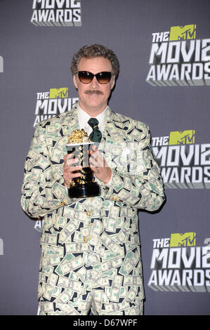 Culver City, Los Angeles, Stati Uniti d'America. Il 14 aprile 2013. Noi attore Will Ferrell, vincitore del Genius da commedia Award, pone al 2013 MTV Movie Awards Foto Pressroom a Sony Pictures Studios di Culver City. Foto: Hubert Boesl/DPA/Alamy Live News Foto Stock