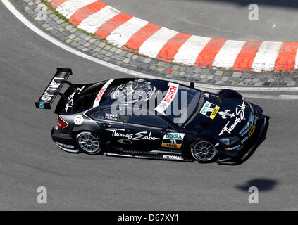 Dispensa - un handout foto di Juergen toccare mostra British pilota Mercedes Gary Paffett in azione durante le qualifiche per la quinta gara del German Touring Car Masters (DTM) al Norisring in Nuremberg, Germania, 30 giugno 2012. Foto: JUERGEN toccare / HANDOUT solo uso editoriale Foto Stock