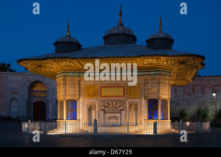 Türkei, Istanbul, Sultanahmet Sultan Ahmet III Brunnen vor dem Topkapi Palast. Foto Stock