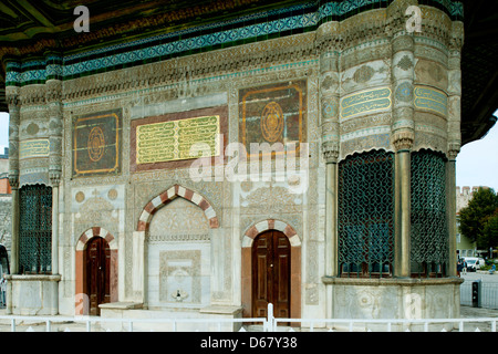 Türkei, Istanbul, Sultanahmet Sultan Ahmet III Brunnen vor dem Topkapi Palast, Südost-Seite Foto Stock