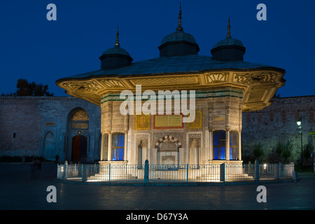 Türkei, Istanbul, Sultanahmet Sultan Ahmet III Brunnen vor dem Topkapi Palast. Foto Stock