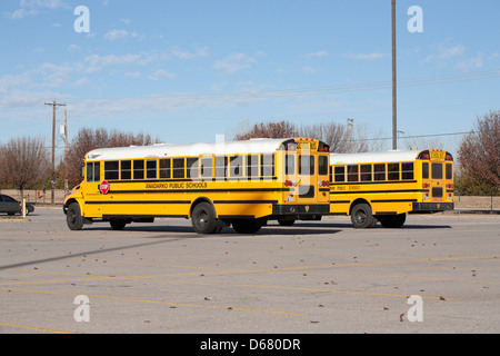 Due americani schoolbuses . Boston, Massachusetts, STATI UNITI D'AMERICA Foto Stock