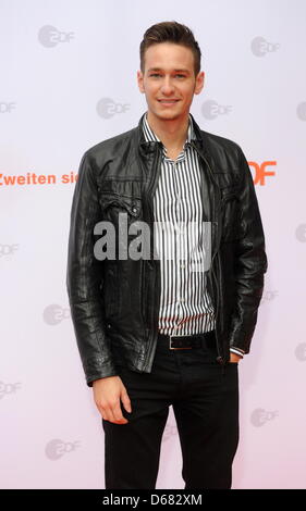 Der Schauspieler Vladimir Burlakov kommt am Dienstag (03.07.2012) in München (Alta Baviera) zum ZDF-Empfang in das Ristorante H'Ugo's. Foto: Tobias Hase dpa/lby Foto Stock