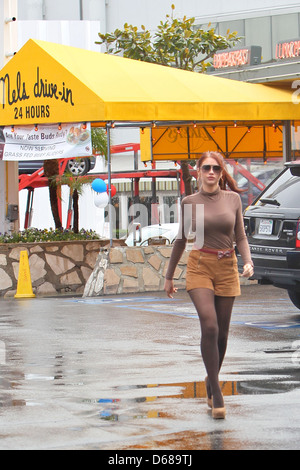 Amy Childs è visto uscire Mel's Diner toting un Hermes Birkin borsetta di Los Angeles, California - 12.12.11 Foto Stock