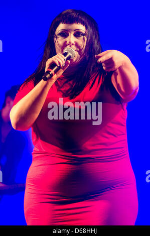 Beth Ditto, cantante della band americana Gossip, suona presso il fuso! Festival in Graefenhainichen, Germania, 14 luglio 2012. Circa 20.000 visitatori partecipare più grande d'Europa Indie e Electro festival, che corre dal 13 al 15 luglio 2012. Foto: Marc Tirl Foto Stock