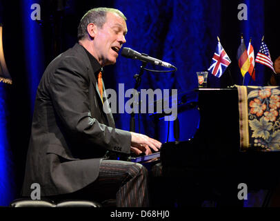 British musicista e attore Hugh Laurie di 'Dr. Casa' fama suona dal vivo al Tempodrom di Berlino, Germania, 14 luglio 2012. Signor Laurie è in tour presentando il suo album 'parlare'. Foto: Matthias esitano di fronte Foto Stock