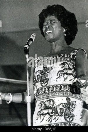 SARAH VAUGHAN (1924-1990) US cantante jazz circa 1968 Foto Stock