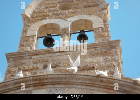 Le campane di San Giovanni Battista, Chiesa Ortodossa Greca presso il sito del battesimo di Gesù nel Giordano Foto Stock