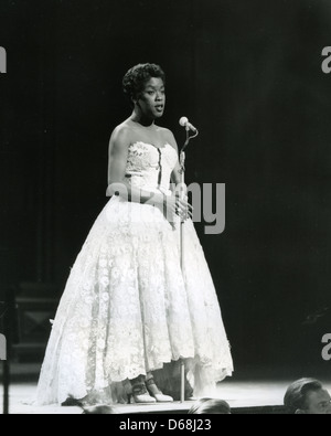 SARAH VAUGHAN (1924-1990) US cantante jazz al London Palladium in aprile 1958 Foto Stock