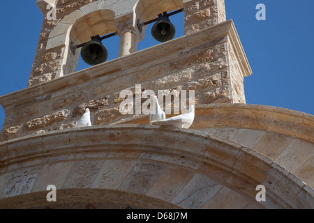 Le campane di San Giovanni Battista, Chiesa Ortodossa Greca presso il sito del battesimo di Gesù nel Giordano Foto Stock