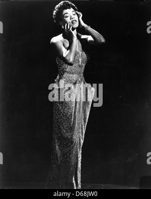 SARAH VAUGHAN (1924-1990) foto promozionale di noi la cantante jazz circa 1946 Foto Stock