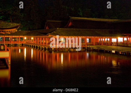 Il tempio di Itsukushima, Miyajima, Hatsukaichi, Hiroshima, Giappone Foto Stock