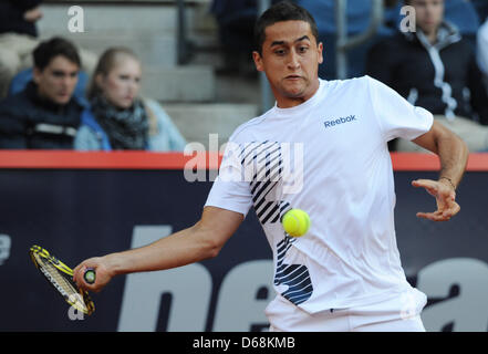 Nicolas ALMAGRO dalla Spagna colpisce la palla durante una partita a tennis contro Kamke dalla Germania in ATP World Tour 500 torneo a Rothenbaum di Amburgo, Germania, 17 luglio 2012. Foto: Angelika Warmuth Foto Stock
