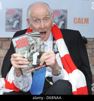 Ronnie Biggs lancia la sua autobiografia "strano uomo Out: l'ultimo paglia' in Soho House, Shoreditch Londra, Inghilterra- 17.11.11 Foto Stock