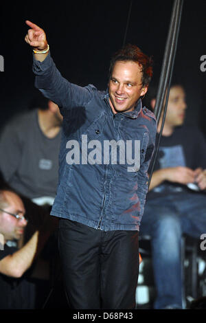 Leadsinger Paul Josef Olsson esegue sul palco durante il Alan Parsons Live Project tour 2012 al Circus Krone di Monaco di Baviera, Germania, il 19 luglio 2012. Foto: Revierfoto Foto Stock