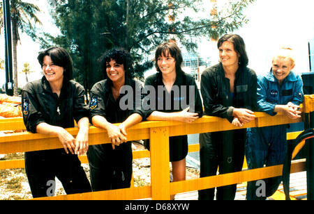 Alcune della NASA la prima donna astronauta candidati per prendersi una pausa dalla formazione in Florida in 1978. Da sinistra: Sally Ride, Judith Resnik, Anna Fisher, Kathryn Sullivan, e Rhea Seddon. Foto: la NASA via CNP Foto Stock