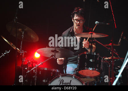 Il batterista Danny Thompson effettua durante un Alan Parsons Live Project in concerto al Teatro Colosseo a Essen, Germania, 20 luglio 2012. Foto: Revierfoto Foto Stock