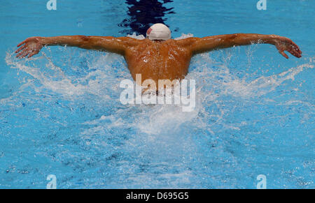 Michael Phelps degli Stati Uniti compete in Uomini 200m Butterfly si riscalda durante il nuoto in concorrenza Aquatics Centre presso il London 2012 Giochi Olimpici di Londra, Gran Bretagna, 30 luglio 2012. Foto: Michael Kappeler dpa Foto Stock