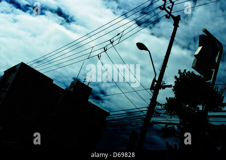 Una fotografia a tema scuro scattata con un obiettivo Nikkor f/1,4 ai-S da 35 mm su una Nikon D5100. L'immagine viene post-elaborata per migliorare l'atmosfera con luce e ombre. Foto Stock