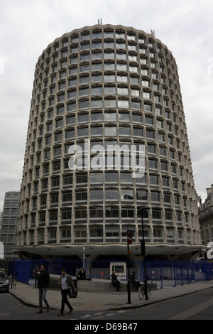 Numero 1 Kemble Street, progettato dagli architetti R.Seifert & Partners. Foto Stock