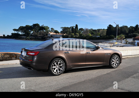 2013 Maserati Quattroporte sulla Riviera francese Foto Stock