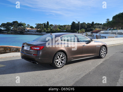 2013 Maserati Quattroporte sulla Riviera francese Foto Stock