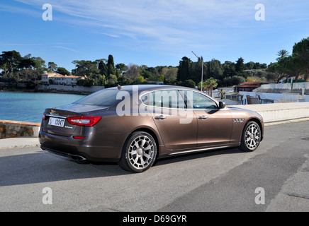 2013 Maserati Quattroporte sulla Riviera francese Foto Stock