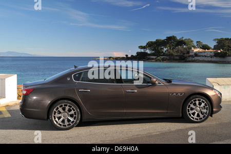 2013 Maserati Quattroporte sulla Riviera francese Foto Stock