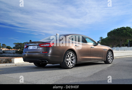 2013 Maserati Quattroporte sulla Riviera francese Foto Stock