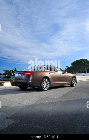 2013 Maserati Quattroporte sulla Riviera francese Foto Stock