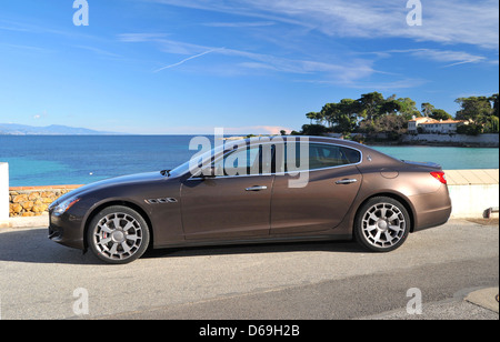 2013 Maserati Quattroporte sulla Riviera francese Foto Stock