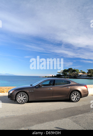 2013 Maserati Quattroporte sulla Riviera francese Foto Stock