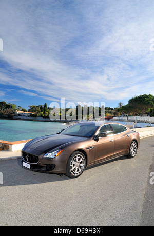 2013 Maserati Quattroporte sulla Riviera francese Foto Stock