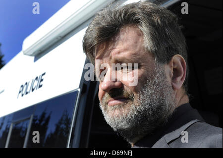 Repubblica ceca il Ministro degli Interni Jan Kubice è visto durante la sua visita al confine nord della Repubblica ceca di concentrarsi sulla criminalità connessa con la droga. Jan Kubice è visto in Hora svateho Sebestiana, Repubblica ceca, 15 aprile 2013. (CTK foto/Libor Zavoral) Foto Stock