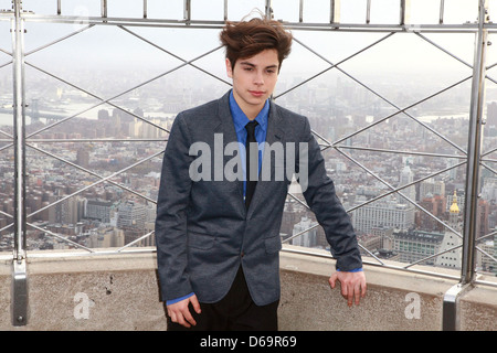 Capodanno' star Jake T. Austin partecipa ad un evento promozionale all'Empire State Building di New York City, Stati Uniti d'America Foto Stock