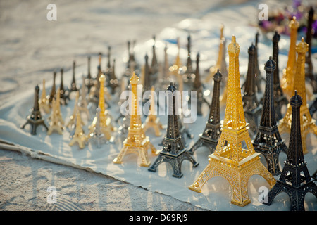 Torre Eiffel repliche in vendita Foto Stock