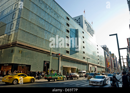 Ginza, Tokyo, Giappone. Chuo Dori Street, Matsuya Ginza Department Store. Foto Stock