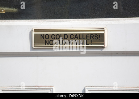 Avviso sulla casa letter box "No a freddo non chiamanti posta indesiderata' UK Foto Stock