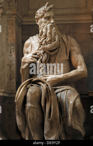 Mosè. 1513-1515. Statua di Michelangelo (1475-1564). Il marmo. San Pietro in Vincoli. Roma. L'Italia. Foto Stock