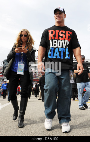 John Cena e sua moglie Liz Huberdeau in Daytona Beach, Florida, Stati Uniti d'America - 26.02.12 Foto Stock