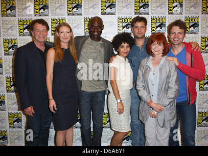 John Noble, Anna Torv, Lance Reddick, Jaskia Nicole, Joshua Jackson, Blair Brown, Seth Gabel Comic Con il Giorno 3 - Fringe premere Foto Stock