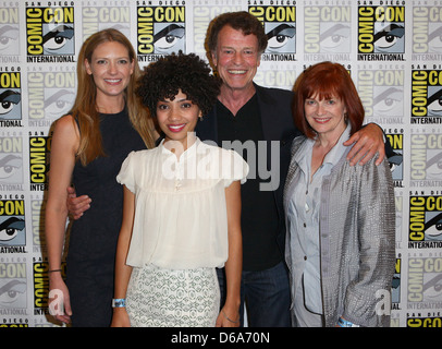 Anna Torv, Jaskia Nicole, John Noble, Blair Brown Comic Con il Giorno 3 - Fringe Press Room San Diego, California - 23.07.11 Foto Stock