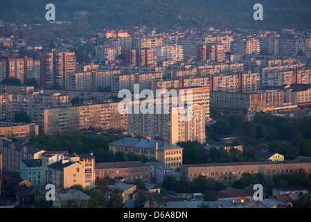 Lviv, Ucraina, vista da Wysokyi Samok a nord-ovest di sunrise Foto Stock