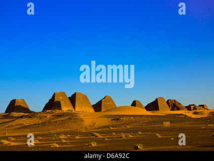 Piramidi nel cimitero reale, Meroe, Sudan Foto Stock