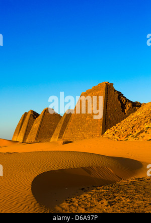 Piramidi nel cimitero reale, Meroe, Sudan Foto Stock