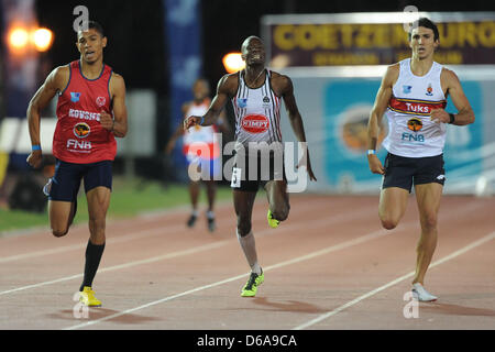 Stellenbosch, Sud Africa. Lunedì 15 Aprile 2013, Nijel Amos (5) del Botswana e uno studente presso la North West University di Potchefstroom corre nella mens 400m durante The Varsity meeting di atletica presso l Università di Stellenbosch's Coetzenburg Stadium. Amos è anche titolare del mondo junior di record, mondo junior di 800m del campione e una medaglia d'argento destinatario nei giochi olimpici di Londra nel 2012. Foto di Roger Sedres/ ImageSA Foto Stock